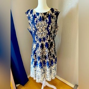 This Established 1962 dress is fitted at the bodice and flares from waist down.